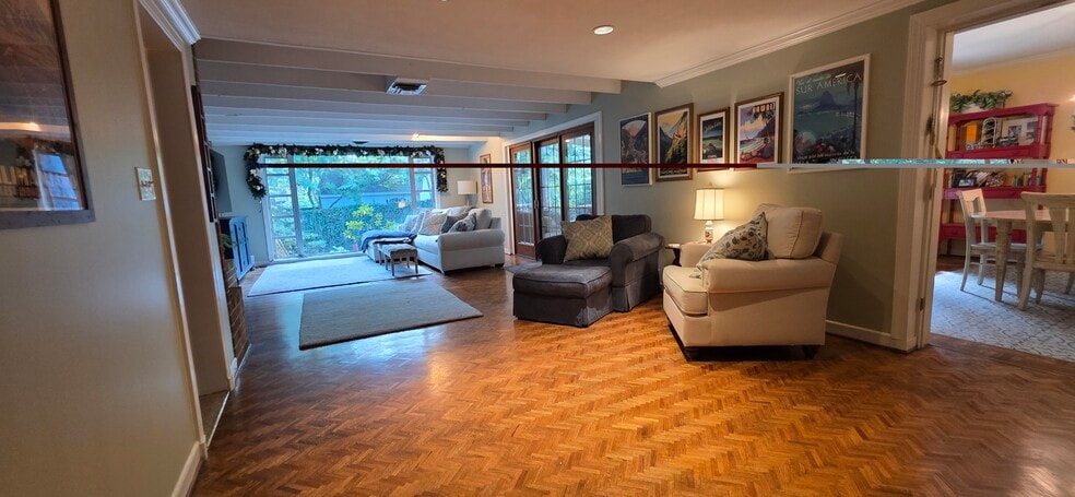 Building Photo - 10526 Sweetbriar Pky