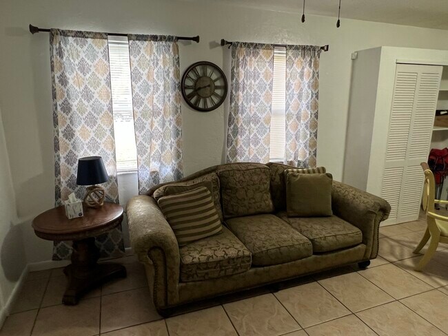 Building Photo - 2401 S Mellonville Ave