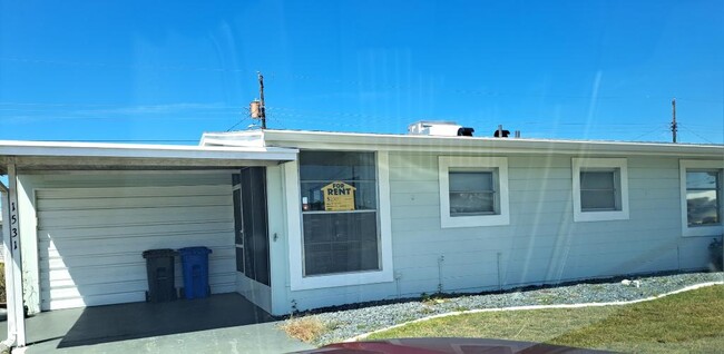 Garage and carport - 1531 Council Dr