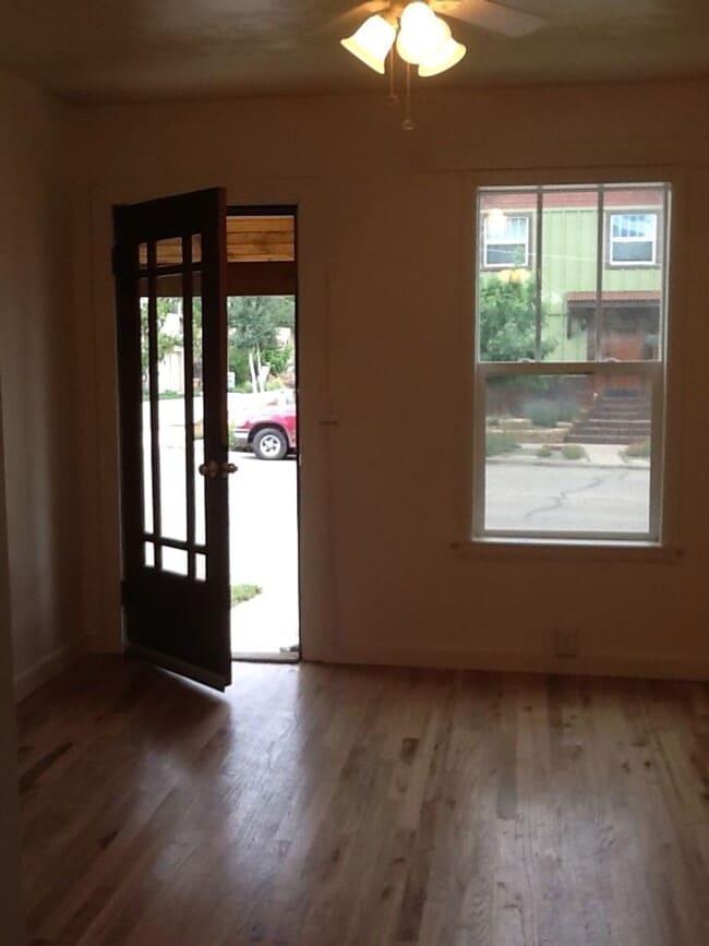 Building Photo - Charming 1 Bedroom, 1 Bath Apartment – Wal...