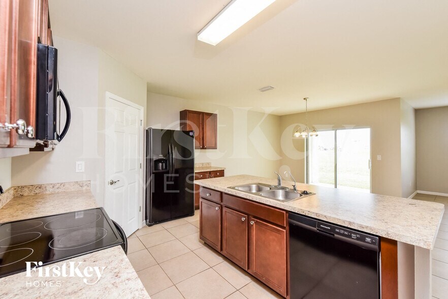 Building Photo - 1028 NW 7th Pl