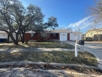 Building Photo - 2601 Live Oak Dr