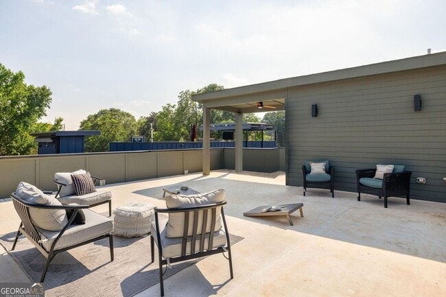 Building Photo - 239 Lowry St NE