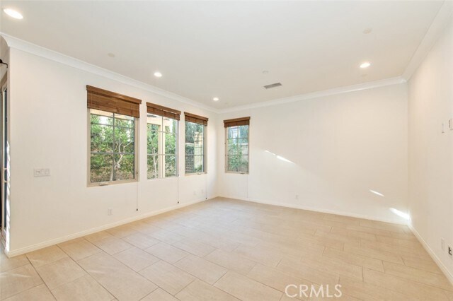 Building Photo - 83 Bianco