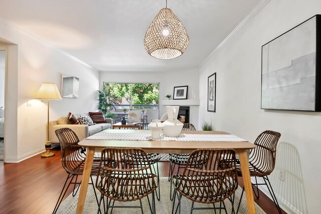 Building Photo - Great Woodland Hills Location!