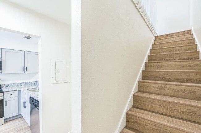 Building Photo - 1240 Dovehill Dr