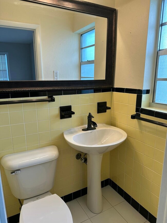 Building Photo - 1092 Florence Rd