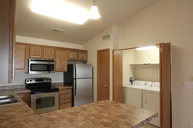 Building Photo - $1,295 | 2 Bedroom, 2 Bathroom Condo | Pet...