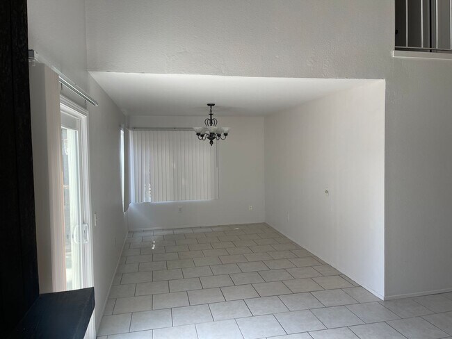 Building Photo - 808 Plaza Flora