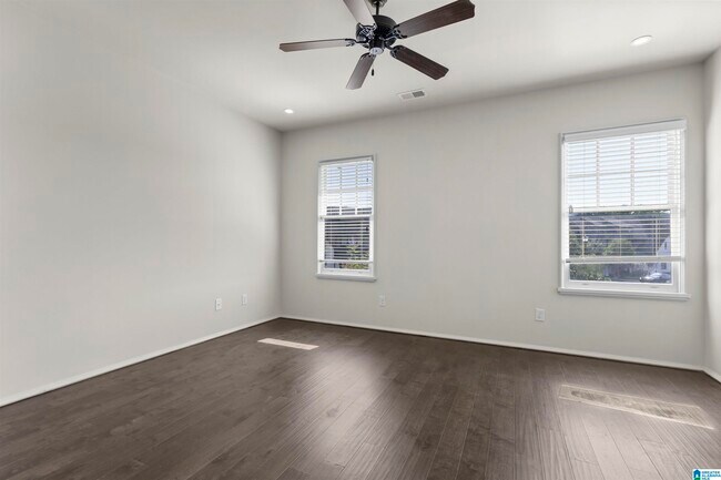 Building Photo - 1348 Calash Ave