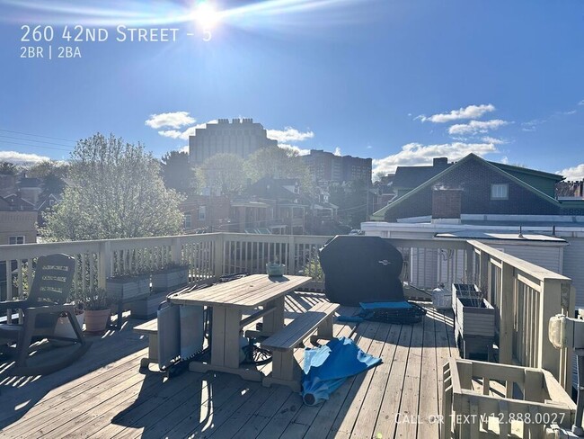 Building Photo - 260 42nd St