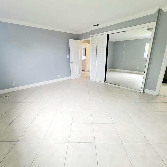 Building Photo - 2021 NW 64th Ave