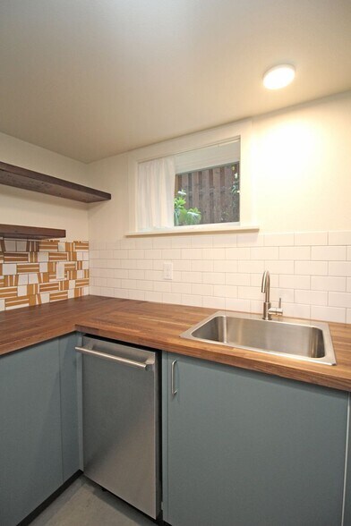 Building Photo - 3734 SE 26th Ave