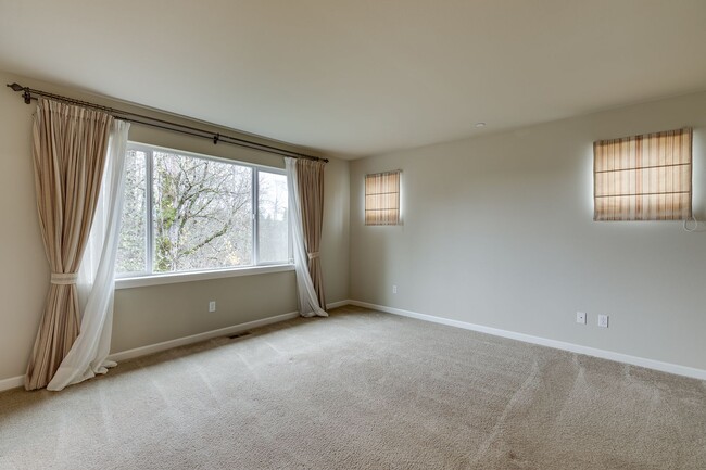 Building Photo - Spacious 4 bedroom home in Redmond!