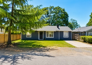 Building Photo - Renovated 3-Bedroom Home with Fenced Yard, Fireplace & In-Unit Laundry