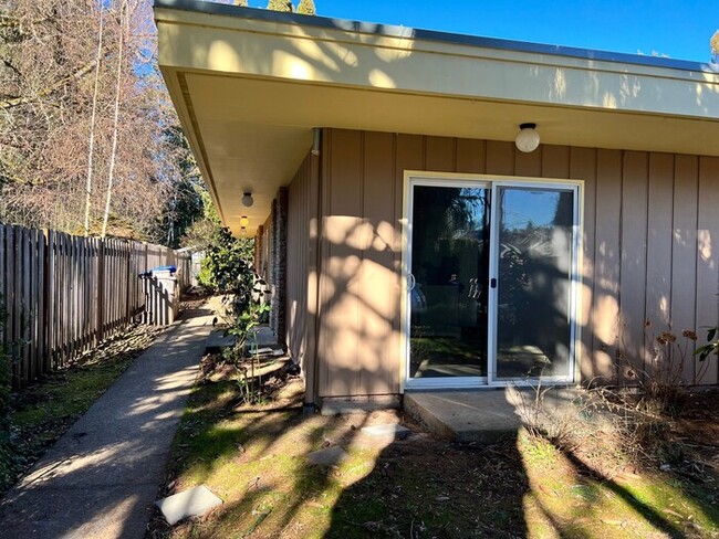 Building Photo - Beautiful Remodeled Home with Hardwood Pla...