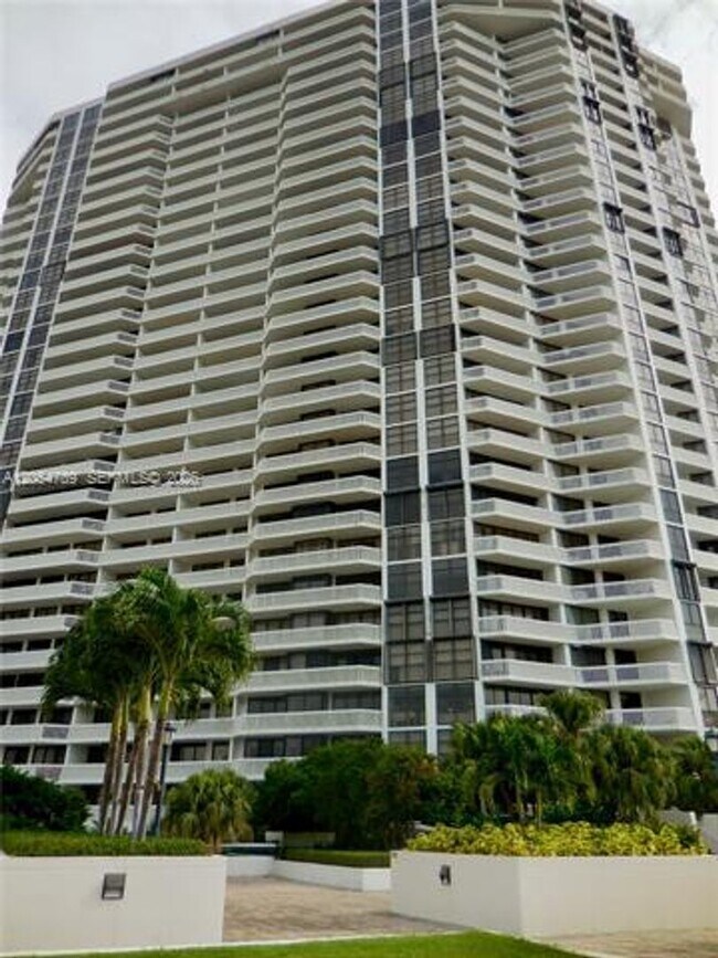 Building Photo - 1000 E Island Blvd