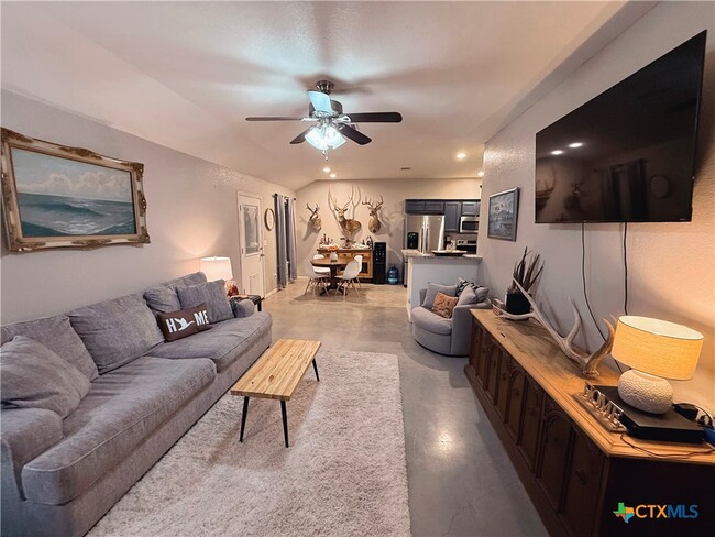 Primary Photo - 1202 E Ave F