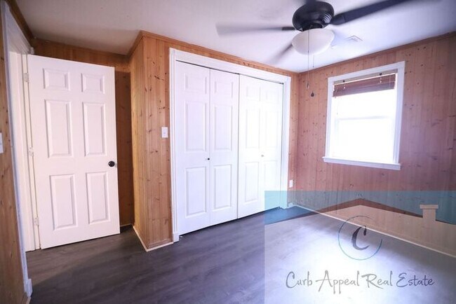 Building Photo - Recently renovated 3 bed, 1 bath house - includes workshop (electricity & bath), storage shed & f...
