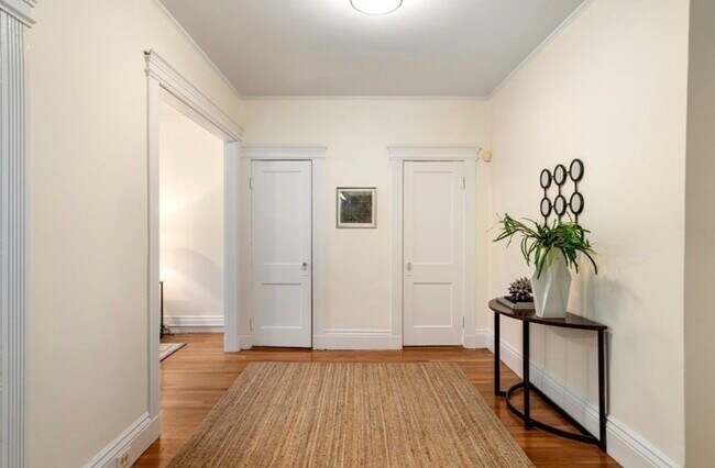 Building Photo - 382 Riverway St