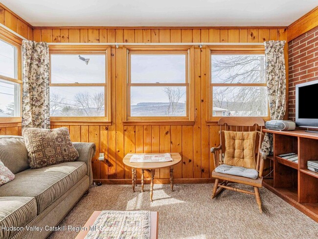 Building Photo - 11 Julia Ave