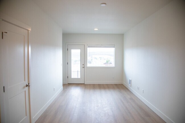 Building Photo - Welcome to Sun Drive Townhomes!