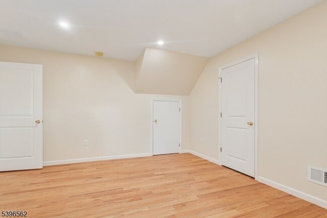 Building Photo - 215 Summit Ave