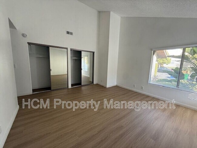 Building Photo - 51 Sparrowhawk