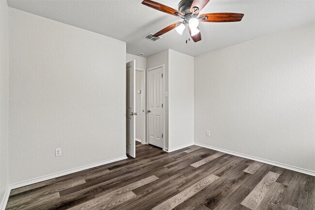 Building Photo - 206 Wells Bend