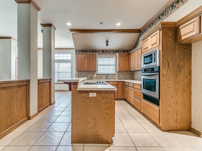 Building Photo - Stunning Open-Concept Home with Luxury Primary Suite & Outdoor Living