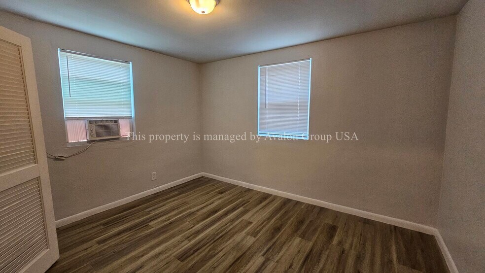 Building Photo - 604 W 18th St