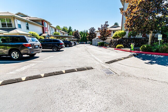 Building Photo - Spacious 2 Bedroom / 2 Bath with Gas Firep...