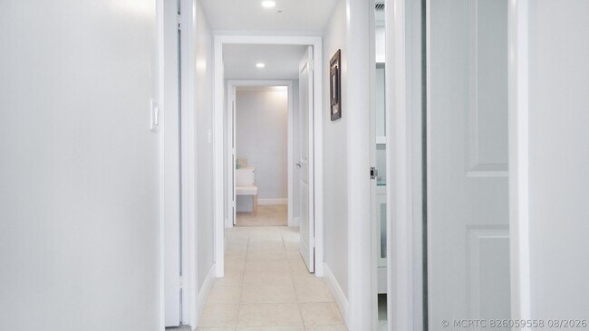 Building Photo - 3430 Galt Ocean Dr