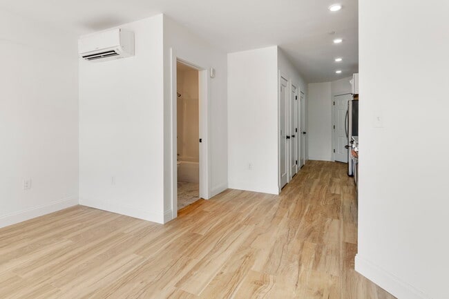 Building Photo - 8 Enon St