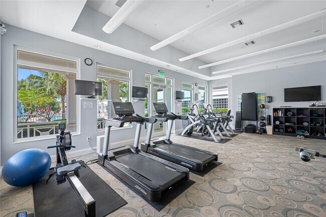 Building Photo - 1325 Snell Isle Blvd NE