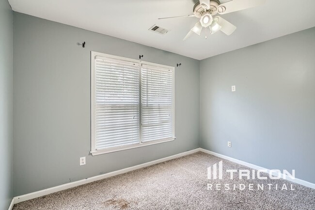 Building Photo - 1315 Bridle Path Dr