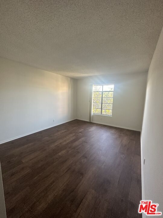 Building Photo - 1420 S Oakhurst Dr