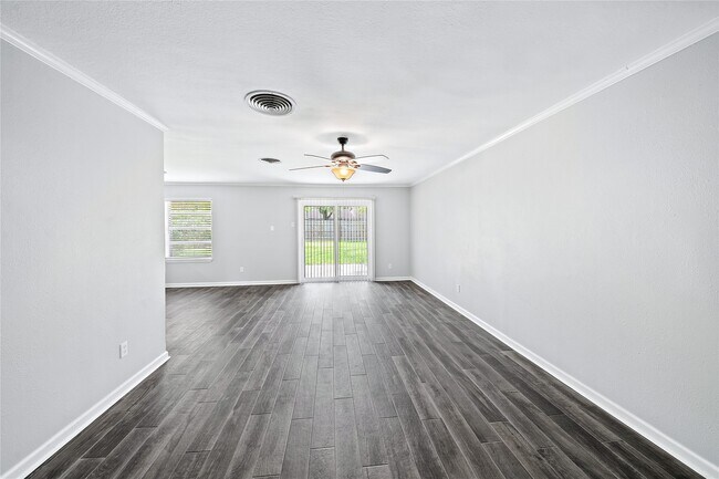 Building Photo - 9003 Bintliff Dr