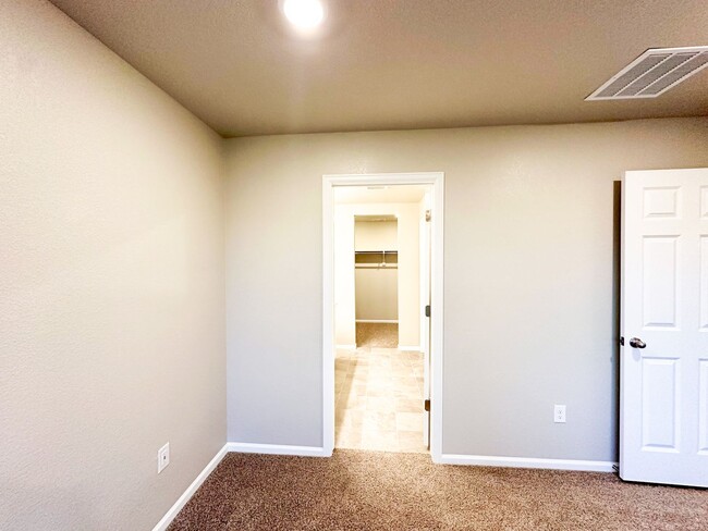 Building Photo - Brand New 3BR in the Brook at Via Varra No...