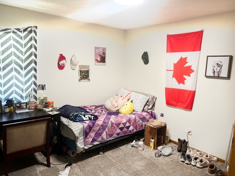 Building Photo - 454 Hutton Ln