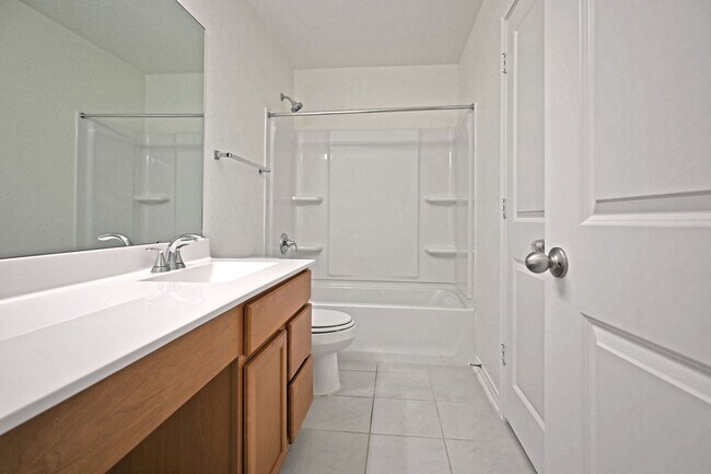 Building Photo - 512 Dakota Crk