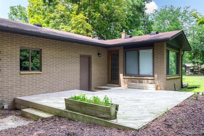 Building Photo - 7580 Thornwood St
