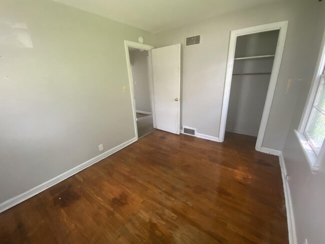 Building Photo - 8 Clarke St