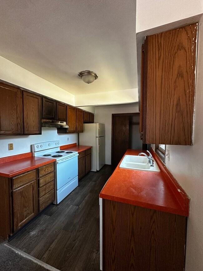 Building Photo - 5165 Cheney Dr