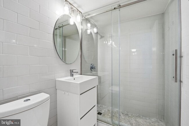 Building Photo - 1210 N Taft St