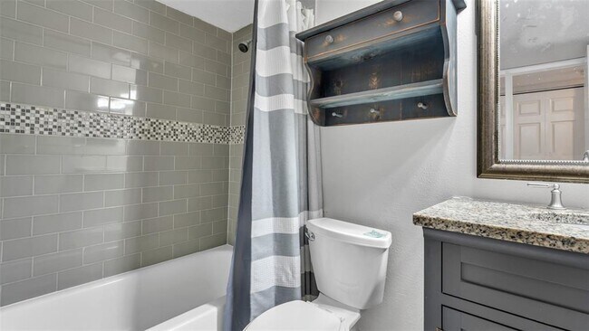Building Photo - 2568 Pine Ridge Way S