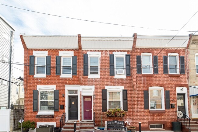 Building Photo - Fitler Square Three Bed Home