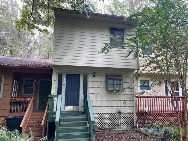 Building Photo - 1730 Beechwood Cir N