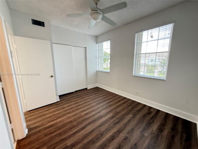 Building Photo - 16736 Hemingway Dr
