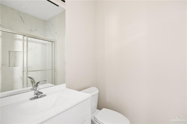 Building Photo - 13 Notre Dame Ave